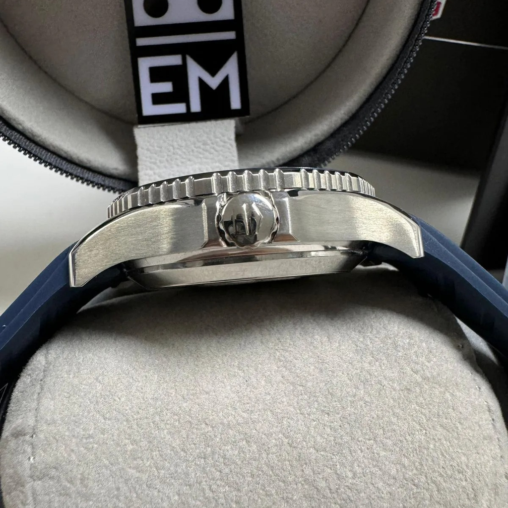 TAG Heuer Aquaracer Blue Chronometer 300M Rubber Strap